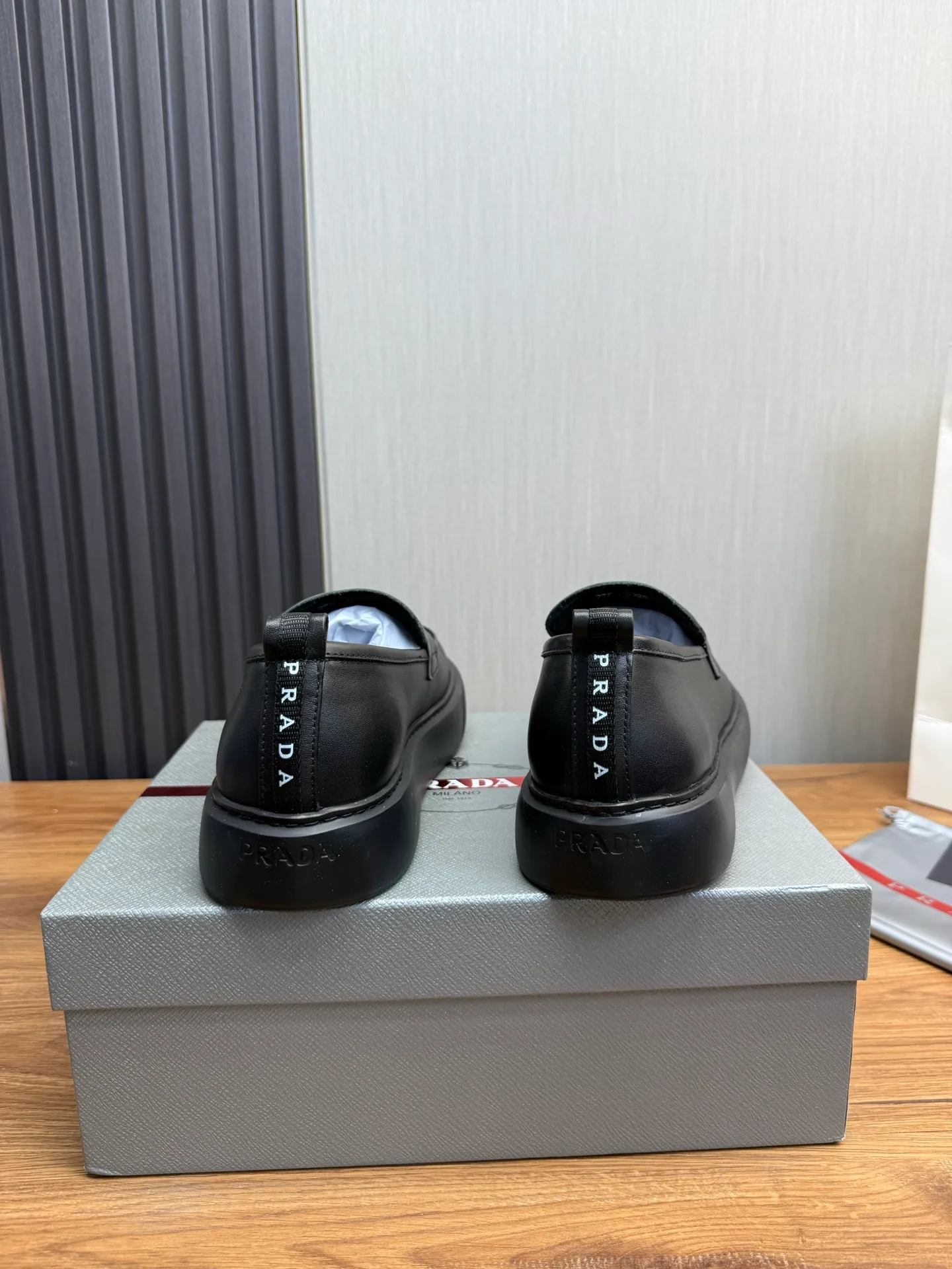 Factory price 580💰 [PRADA] Men's shoes are popular in the counter, official website is synchronized, 1 high-quality shipment ✔️Original cowhide + cowhide lining, 1🆚1 replica, original sole, 38-45 (45 customized, non-refundable)